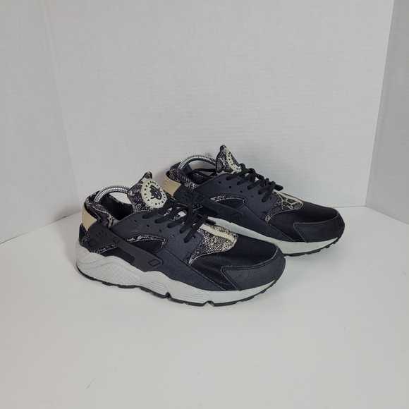 SOLD ✨️ Nike Womens Air Huarache Run Print Shoes Low Top Lace Up 10M - Picture 2 of 10